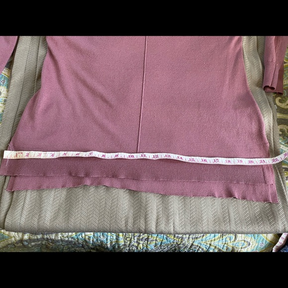Cable & Gauge Mauve long sleeve, v neck sweater. - Picture 4 of 6